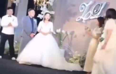 婚礼现场伴娘突然摁住新郎强吻 新娘瞬间脸色大变