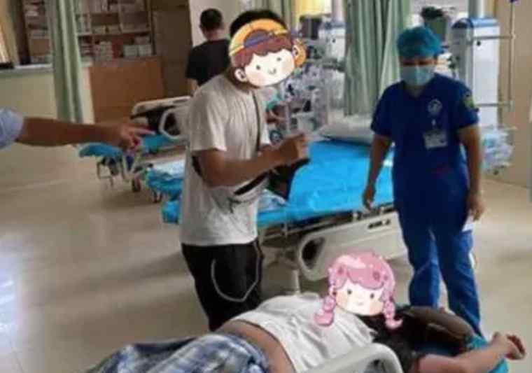 情侣吵架女子用板砖砸晕自己 网友：女人狠起来自己都打