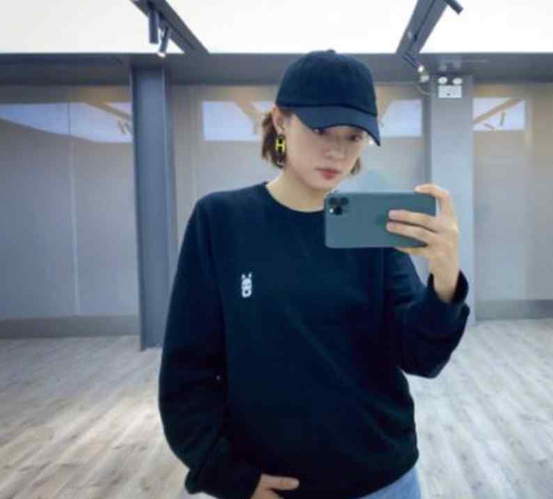 孙俪自拍的心理节奏太可爱了 以后再也不说娘娘不会拍照了