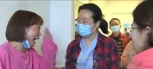 妈妈带孩子旅游住酒店 床头一个细节曝光令她后悔