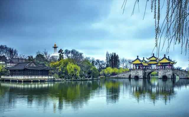 花斗 上联：杨柳初芽花斗俏；求下联文章配图