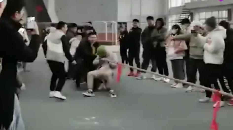 拔河比赛绳子被50名体育生拔断 现场情况如何？