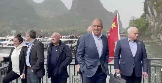 普京最信任“硬汉”外长访华泛舟漓江  中俄关系“处于历史最好水平” 真相原来是这样！