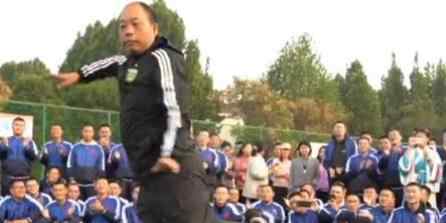 新生军训书记大秀霹雳舞 网友：真是太潮了