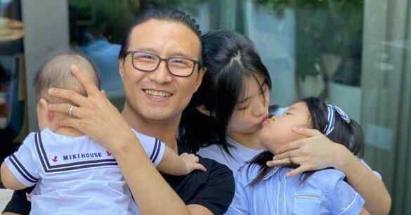 章子怡首晒儿子正脸照 网友：和妈妈长得很像