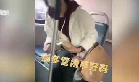 女子公交上摘口罩吃榴莲 飞单不听劝还舌战群众 网友热评：直接拉进公共交通工具的黑名单吧