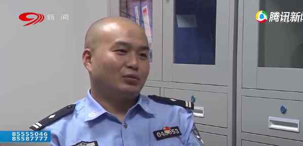居民称邻居家中发出让人脸红怪声 民警敲开门后直接动手