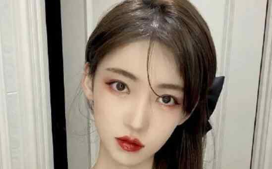 网红李由是男是女变性了吗 李由个人资料微博以前的照片长啥样