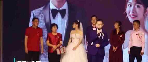 父亲再婚儿子上台致辞 年轻继母一个动作让在场所有人意外