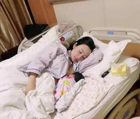 张纪中怀抱小女儿 张纪中的现任妻子杜星霖是谁