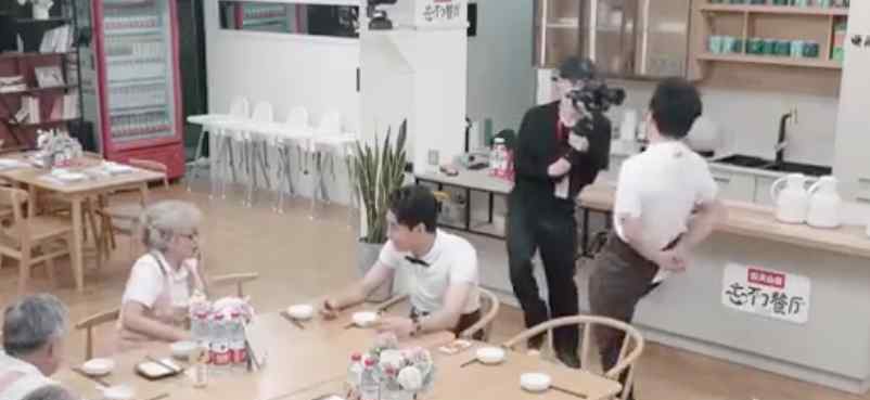 黄渤打张艺兴像训孩子究竟怎么回事 被打的孩子是谁