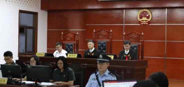 被举报上班吃馒头向同事索赔1万 具体怎么回事