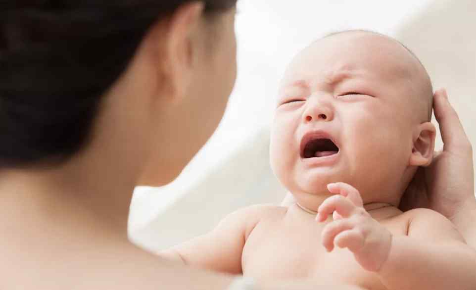 宝宝湿疹母乳忌吃什么 宝宝有湿疹怎么办？恩倍亲：母乳妈妈饮食也要多注意