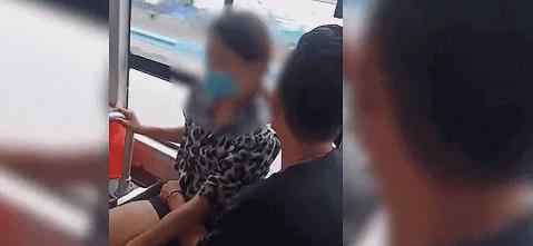 妙龄女子公交车内穿超短裙做男友大腿上 真实身份曝光引争议