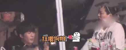 大张伟妻子现身节目录制现场，俩人互动十分有趣