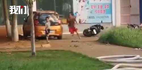 消防员飞身挡刀救下被劫持男童 幸未受伤 现场画面曝光