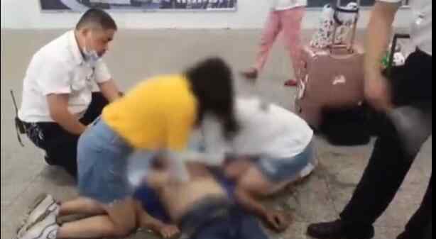 医学生回应跪地救人无效遭恶评 网友恶评令人怒了