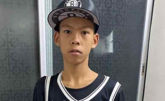 独臂篮球少年和欧文杜兰特约球 张家城怎么失去手臂的