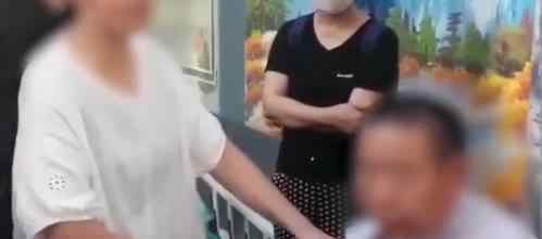 女子买水果时感觉身后不对劲 扭头一看顿时火冒三丈