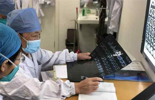 武汉82岁医生新冠肺炎治愈返岗 唯有工作是最好的感恩方式