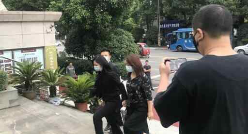 谭松韵现身妈妈被撞案庭审 车祸详情始末经过怎么发生的