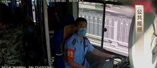 公交车乘务员浴血夺刀救乘客 乘务员目前状况如何