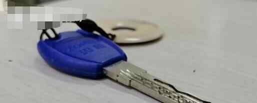 男子出差回家发现家里不对劲 安装监控后发现不齿画面把他气炸