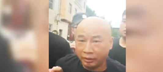 江西5天杀3人疑犯落网现场被警察扒裤子 业内人员作出解释