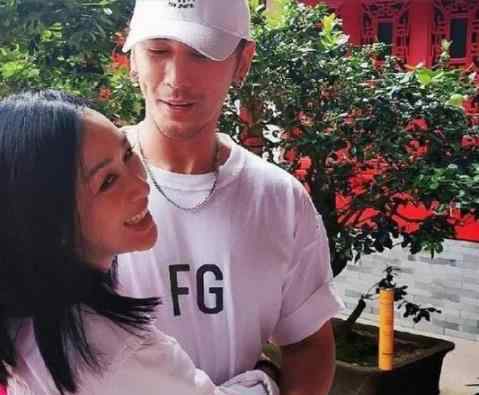 网曝钟丽缇夫妇寺庙上香求子，50岁了还能不能生？