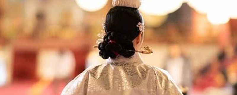皇后的品格里皇后怀的双胞胎是谁的