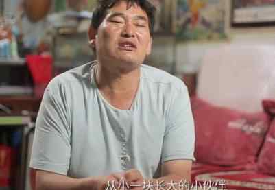 大衣哥朱之文辟谣年赚1500万传闻，不懂理财只是喜欢唱歌