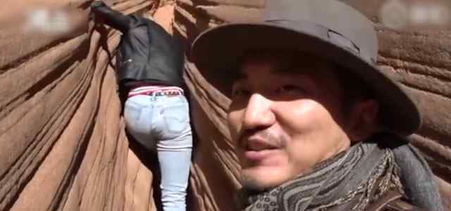 带外国人踩踏丹霞地貌网红道歉 本意不为炫耀