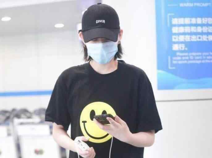 伊能静写小作文夸李斯丹妮组 李斯丹妮是不是T为什么不红