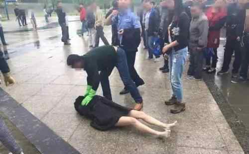 的哥跳河救人失踪被救女子含泪下跪发声 身患抑郁症今后一定好好珍惜性命