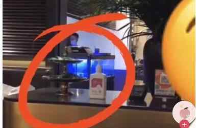 上海知名餐厅用死蟹换活蟹 网友爆出服务员换蟹全程