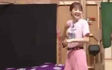 佐佐木希上搞笑节目为渡部建应援 网友：何必呢