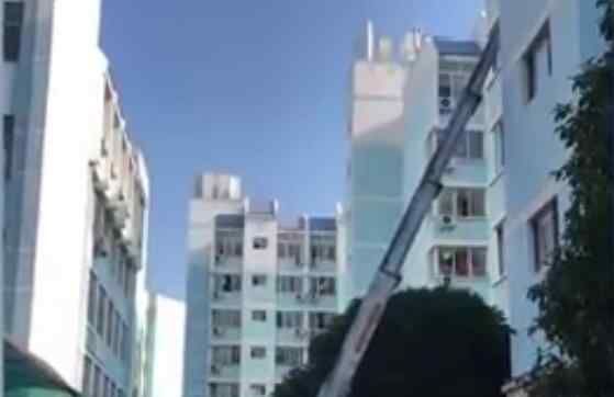 湖南大学派升降梯为学生搬寝室 网友：手动艾特自己学校