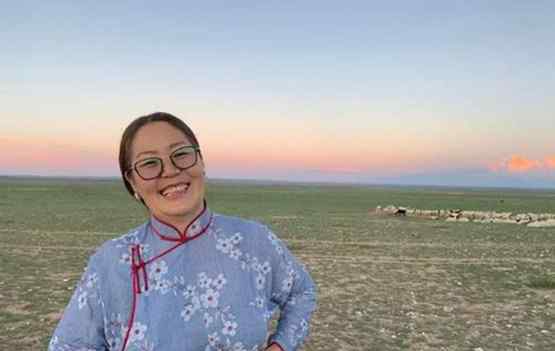 牧民妈妈和儿子同高考被大学录取：草原最美的花火红的母子俩