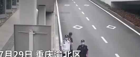 37年老民警最后一次巡逻对监控敬礼 隔空致敬