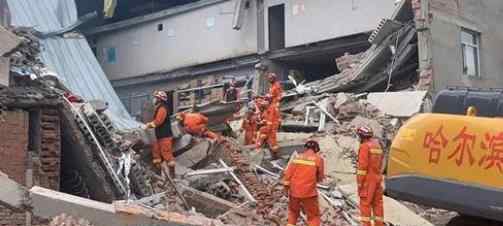 哈尔滨一仓库坍塌至少7人被困 现在情况怎么样了
