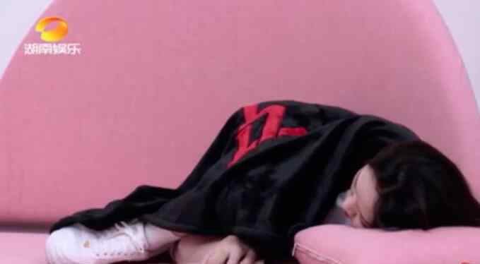 张含韵说孟佳是不会哭的孩子 为什么这样说