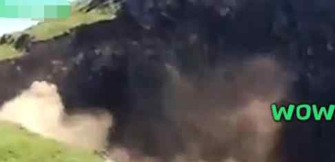 男子爬山感觉前方悬崖不对劲 拍下意外一幕吓的大叫