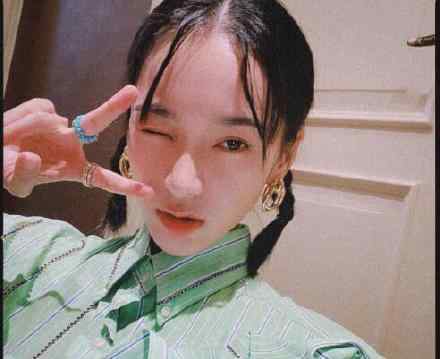 白雪否认与张一山复合 并调侃：人在家中坐锅从天上来