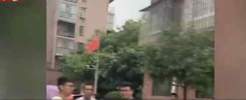 四川南充一小区临楼道路垮塌 是什么原因导致