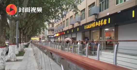 西安多家商铺店招被拆无人来装 商户：不让自己装