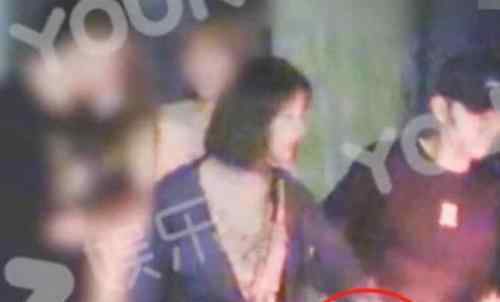 宋妍霏分手当日片场状态差 眉头紧皱黑脸让人穿鞋