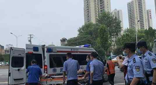 武汉地铁1号线有1名乘客掉下站台 后续结果怎样