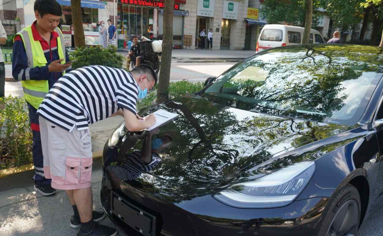 拼多多团购特斯拉车主顺利提车 这意味着什么?