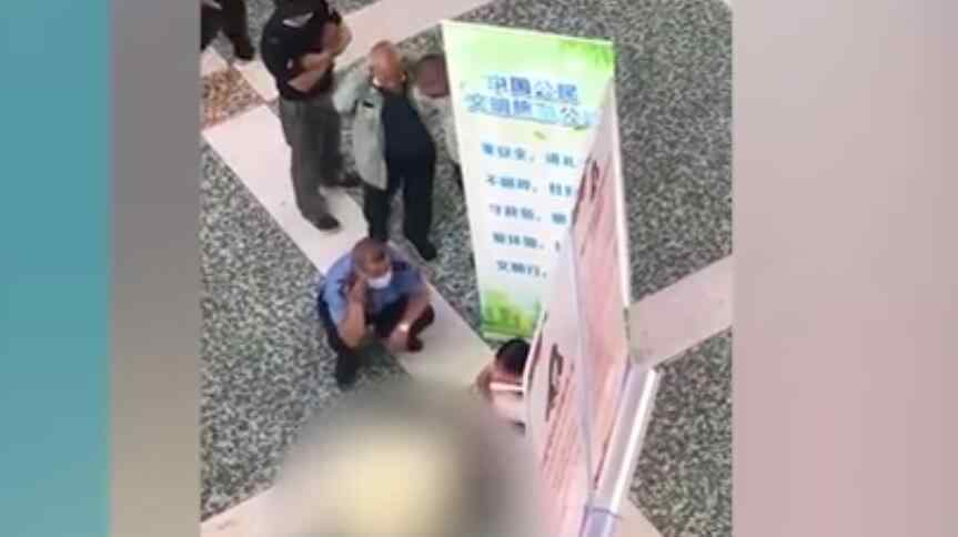 南宁火车站一名女童坠楼 具体怎么回事 事件情况