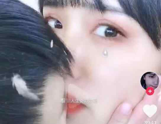 女幼师亲吻男童未打码 女幼师抖音账号全视频